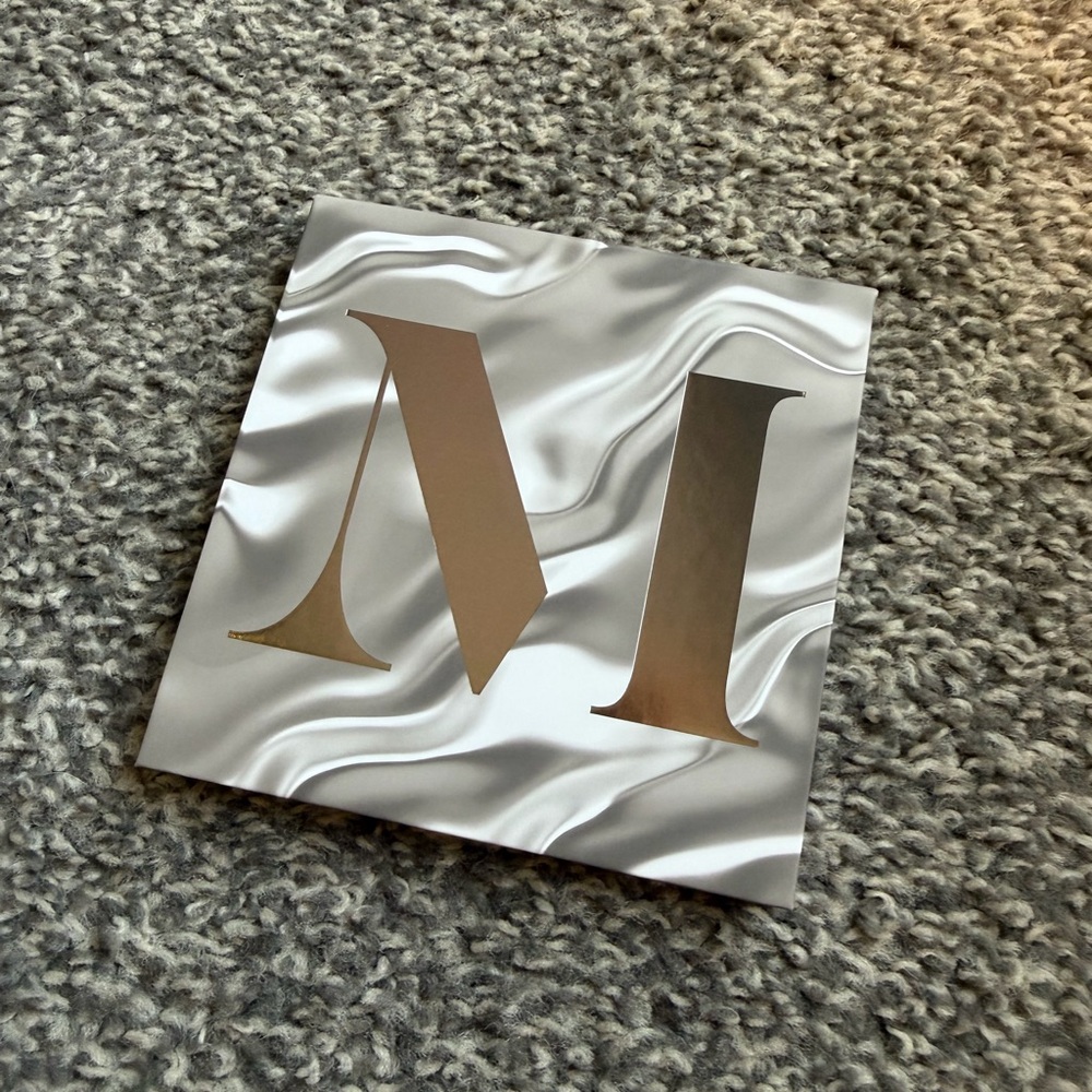 Rich and Foiled Going Platinum palette | Morphe